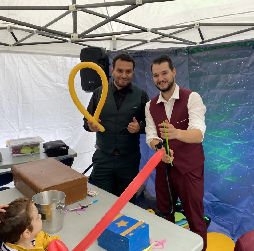 Enfant avec chapeau ballon
